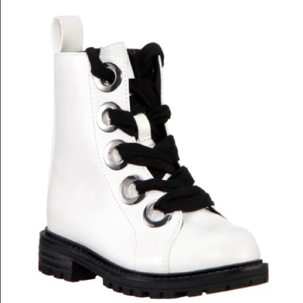 Nina White Boots, Girls